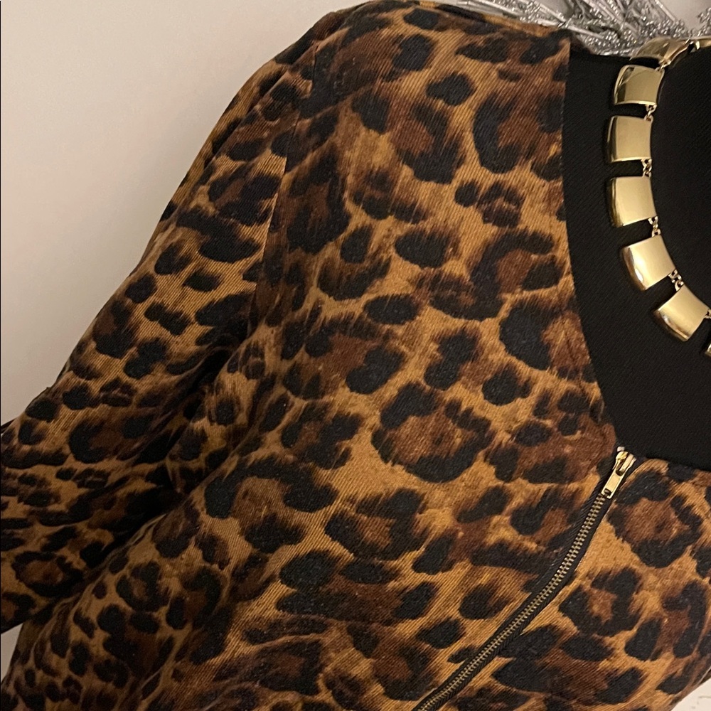 Wild Style Leopard Print Zip Blouse - Picture 5 of 8